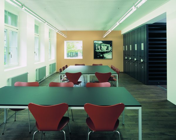 Sitzungsraum/Juryraum, Sammlungszentrum Bern, 2003 © Fotografie Guy Jost