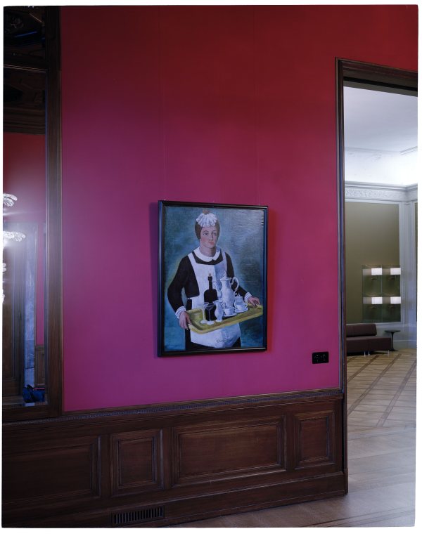 Wilhelm Schmid, Serviermädchen mit Tablett, o. J., Öl auf Leinwand, Schweizer Botschaft Berlin © Fotografie BAK / Joël Tettamanti
