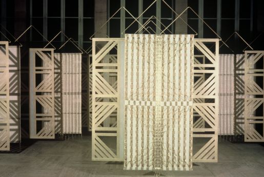Elsi Giauque-Kleinpeter, Espace en Or, 1982–1983, Installation composée de 24 éléments (divers matériaux), Centre des collections Berne © Archiv CITAM Lausanne